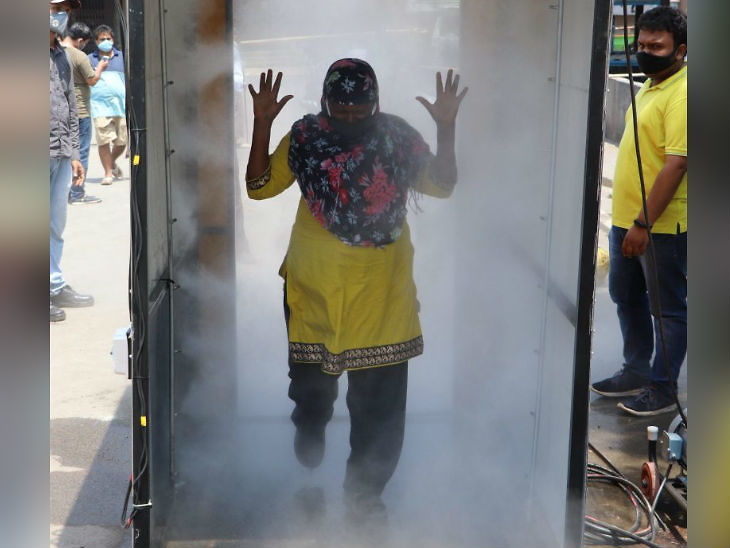 Students of Bengal created ‘Ayurvedic sanitisation tunnel’ for school, will sanitize 12 people at once | बंगाल के स्टूडेंट्स ने स्कूल के लिए बनाया ‘आयुर्वेदिक सैनिटाइजेशन टनल’, एक साथ 12 लोगों को करेगी सैनिटाइज