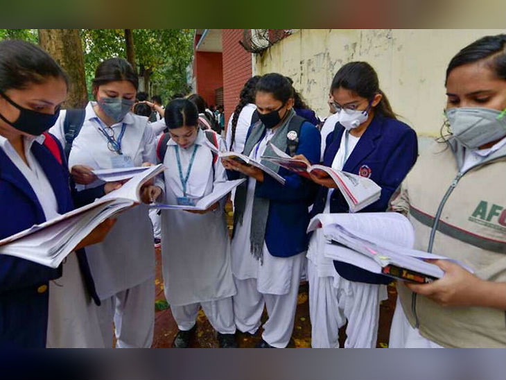 Students and parents protest against examinations, demand for cancellation of exam through hashtag | परीक्षाओं को लेकर सुप्रीम कोर्ट ने सुनाया बड़ा फैसला, सोशल मीडिया पर स्टूडेंट्स कह रहे- मेहनत बर्बाद, अब क्या होगा?