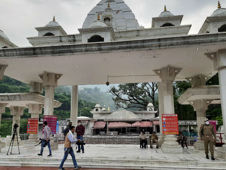 15,000 pilgrims to be allowed to offer prayers at Vaishnodevi Temple from Nov 1 | 1 नवंबर से 15 हजार श्रद्धालु वैष्णो देवी के दर्शन कर सकेंगे, पहले संख्या 7 हजार तय थी