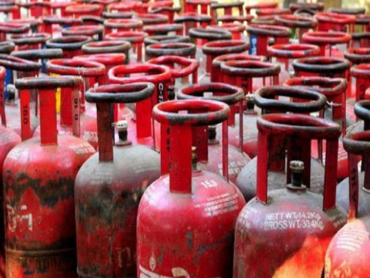 LPG LPG cylinder price hiked, 19 kg cylinder becomes expensive by Rs 32 | LPG गैस सिलेंडर के दामों में हुई बढ़ोतरी, 32 रुपए तक महंगा हुआ 19 किलोग्राम वाला सिलेंडर