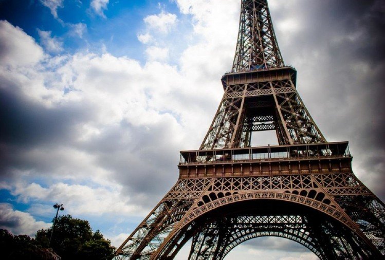Covid 19: First Day Of Lockdown In France – कोविड -19 : फ्रांस में लॉकडाउन का पहला दिन, सड़कें रहीं सुनसान