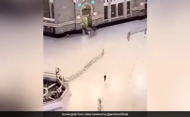 Saudi Man Rams Car At Outer Wall Of Mecca’s Grand Mosque, Arrested