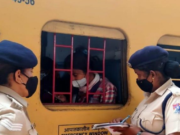 East Central Railway starts Meri Saheli Yojna for alone travelling woman passengers | ट्रेन रुकते ही अकेले सफर कर रही महिलाओं से हाल-चाल पूछेंगी आरपीएफ अधिकारी, पटना समेत 8 स्टेशनों पर योजना शुरू