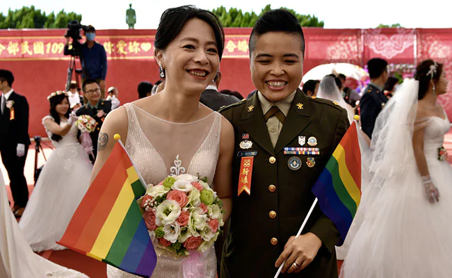 Taiwanese Same-Sex Couples Tie Knot For 1st Time At Military Wedding