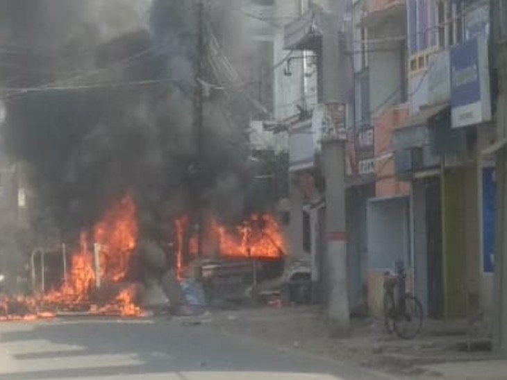 The young man, who was a victim of police excesses, told what happened that night near Bata Chowk in Munger, munger clash munger firing incident, clash over durga immersion in munger lipi singh, munger police clash, crime in bihar, police firing in munger | पुलिस की ज्यादती के शिकार युवक ने बताया, मुंगेर के बाटा चौक के पास क्या हुआ था उस रात