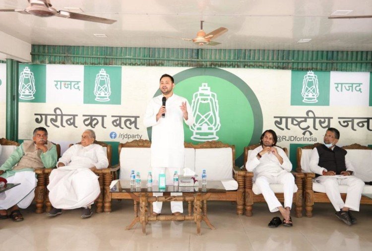 Bihar Election Rjd Leaders Hold Review Meeting For At The Residence Of Former Cm Rabri Devi – Bihar Election : राजद भी जुटी जोड़-तोड़ में, क्या अब भी सीएम बन सकते हैं तेजस्वी