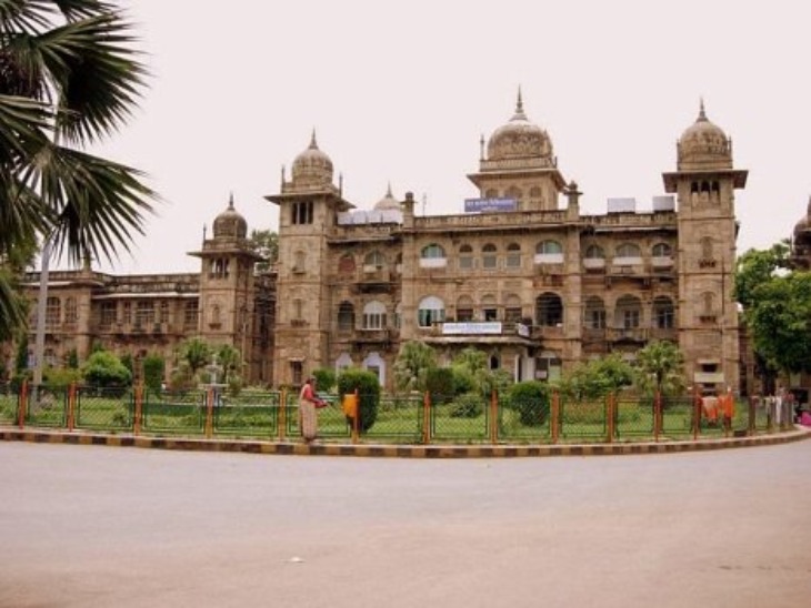 GRMC, Gwalior Sarkari Naukri | Staff Nurse Recruitment 2021: 238 Vacancies For Staff Nurse, Gajara Raja Medical College, Gwalior, Dewas Notification For Details Like Eligibility, How To Apply | GRMC ग्वालियर ने स्टाफ नर्स के पदों पर भर्ती के लिए जारी किया नोटिफिकेशन, 238 पदों के लिए 2 जून तक जारी रहेगी आवेदन प्रक्रिया