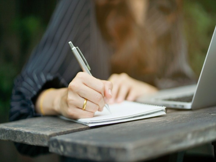 Strong writing skills is must to be a novelist, freelancers or bloggers, know how to become a skilled writer | नॉवलिस्ट हों, फ्रीलांसर्स या ब्लाॅगर्स जरूरी हैं मजबूत राइटिंग स्किल्स, जानिए कैसे बन सकते हैं कुशल लेखक