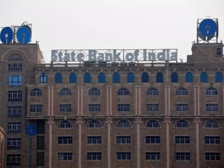 SBI Sarkari Naukri | SBI Recruitment 2021: 5327 Vacancies For Clerk Posts, State Bank of India Notification For Details Like Eligibility, How To Apply | जूनियर एसोसिएट के 5000 से ज्यादा पदों पर भर्ती के लिए करें अप्लाई, 17 मई आवेदन की आखिरी तारीख